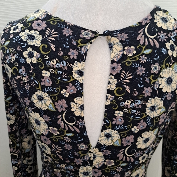 Soft & Sexy Floral Fit & Flair Dress    Size S/P - Picture 13 of 14